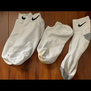 Lot of 3 Different Men’s low ankle white socks LG